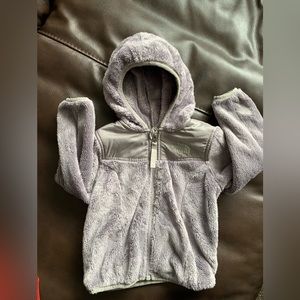 North Face OSO girls size XXS, color: grey. Like new-No tears/rips/holes/stains